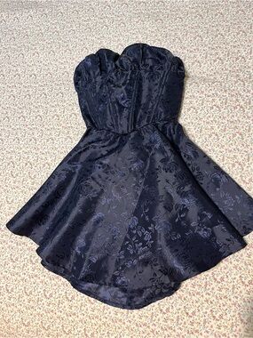 Lucy in the Sky Navy Floral Jacquard Dress. Small
